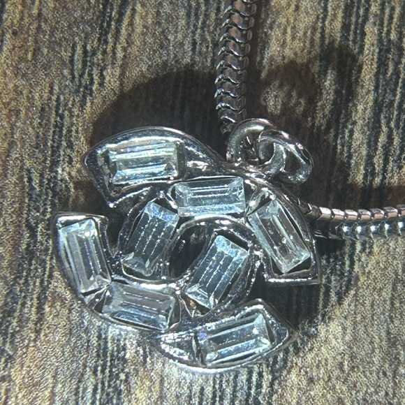 Super rare Chanel Earrings on Chain - Picture 4 of 7